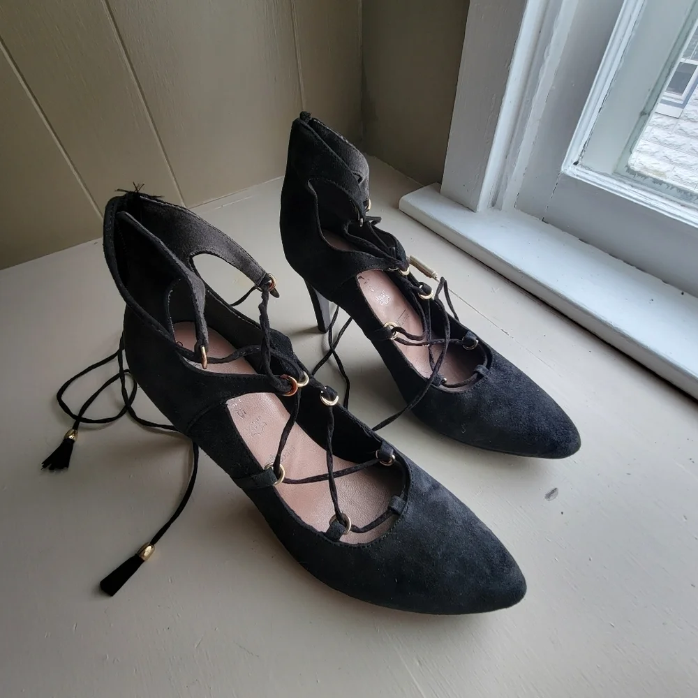 Tamaris, Black suede wrap pump, Size 40 (81/2-9)
